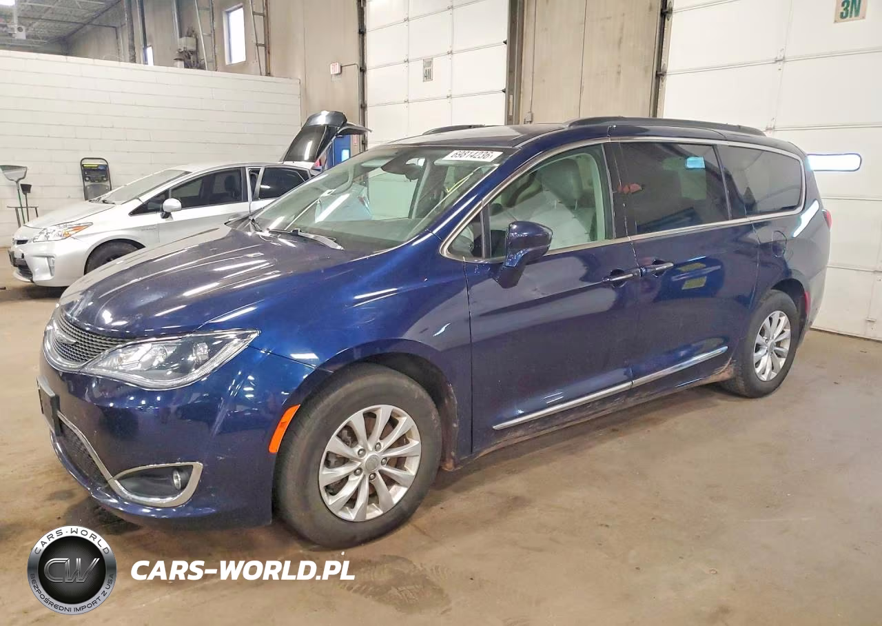 2017 Chrysler Pacifica Touring L VIN:2C4RC1BG2HR787890 - 1