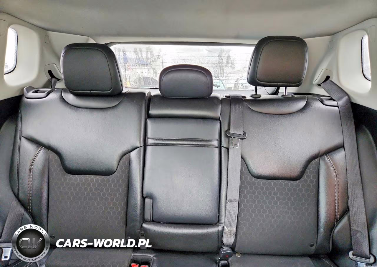 2018 Jeep Compass Latitude VIN:3C4NJCBB2JT303725 - 10