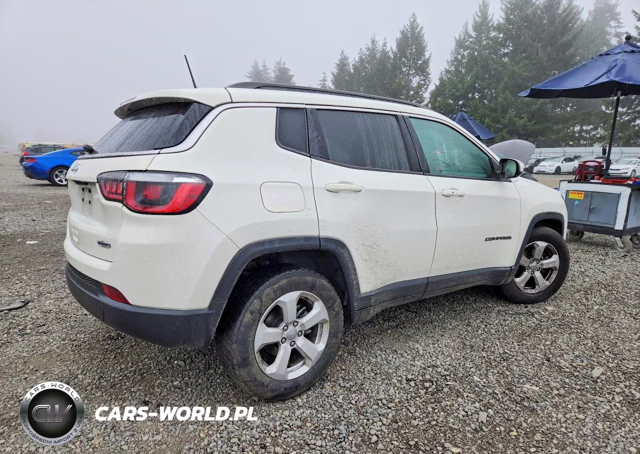 2018 Jeep Compass Latitude VIN:3C4NJCBB2JT303725 - 3