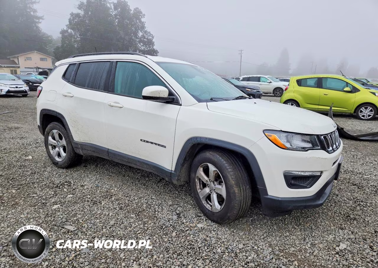2018 Jeep Compass Latitude VIN:3C4NJCBB2JT303725 - 4