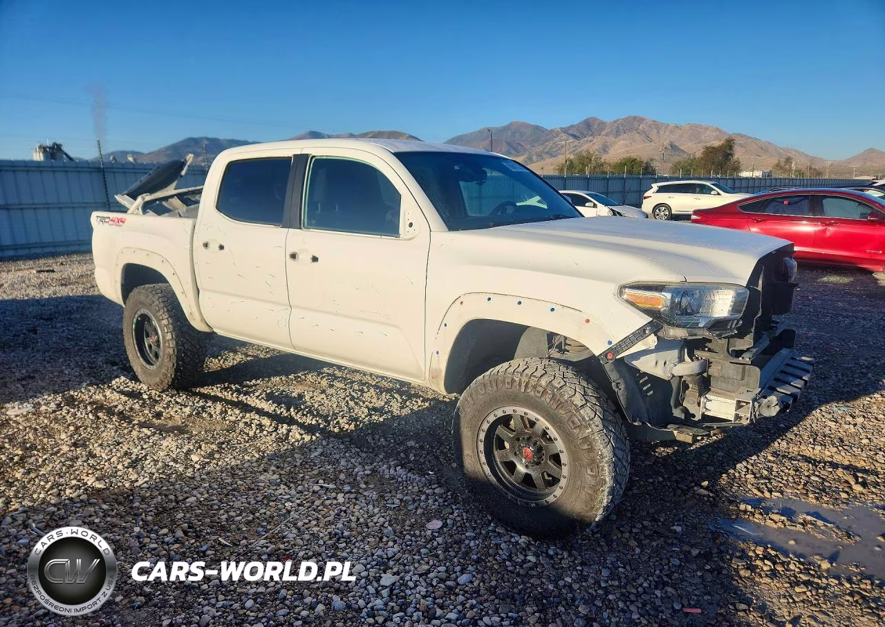 2018 Toyota Tacoma Trd Off-Road VIN:5TFCZ5AN0JX136230 - 4