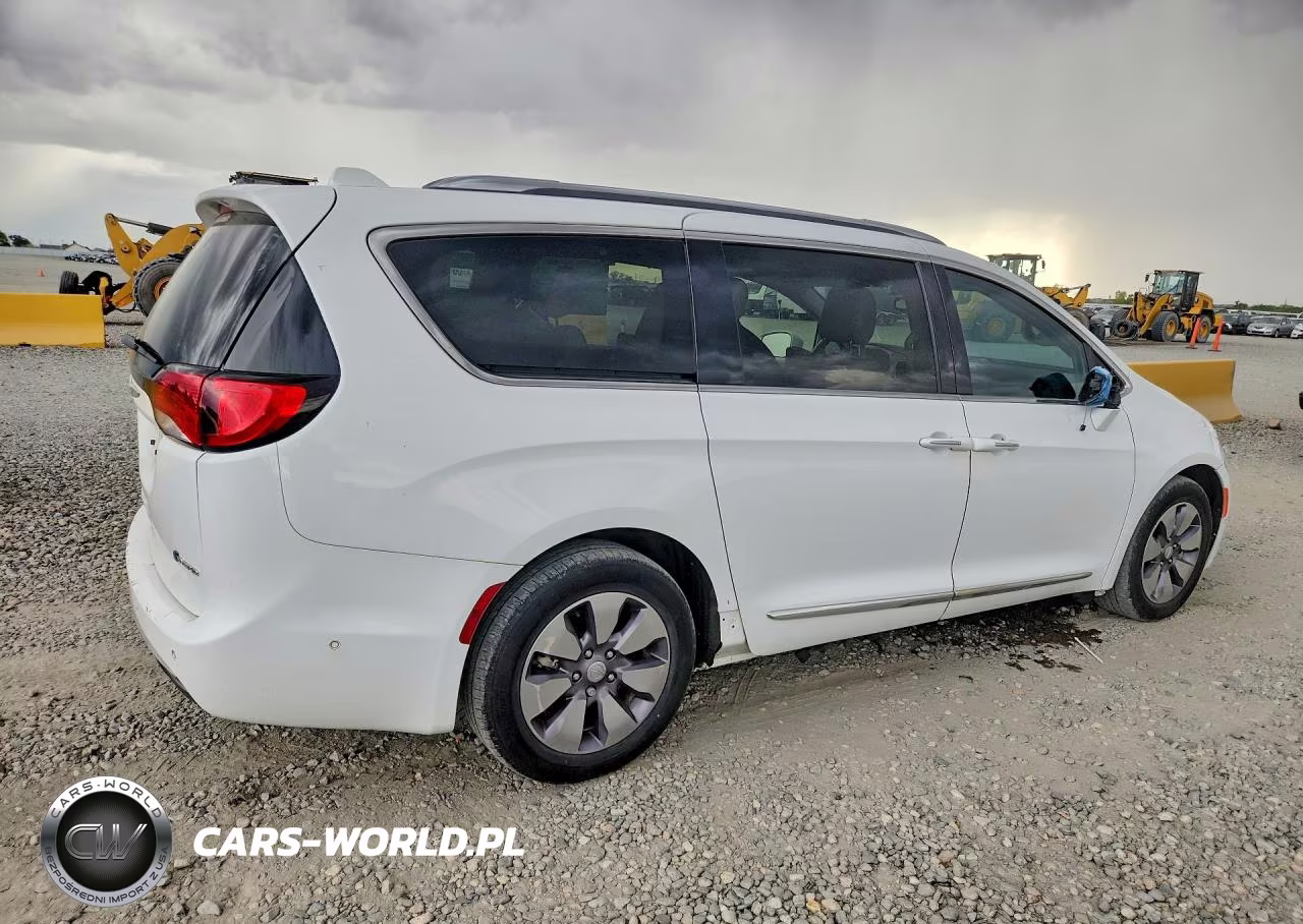 2018 Chrysler Pacifica Hybrid Limited VIN:2C4RC1N79JR359137 - 3