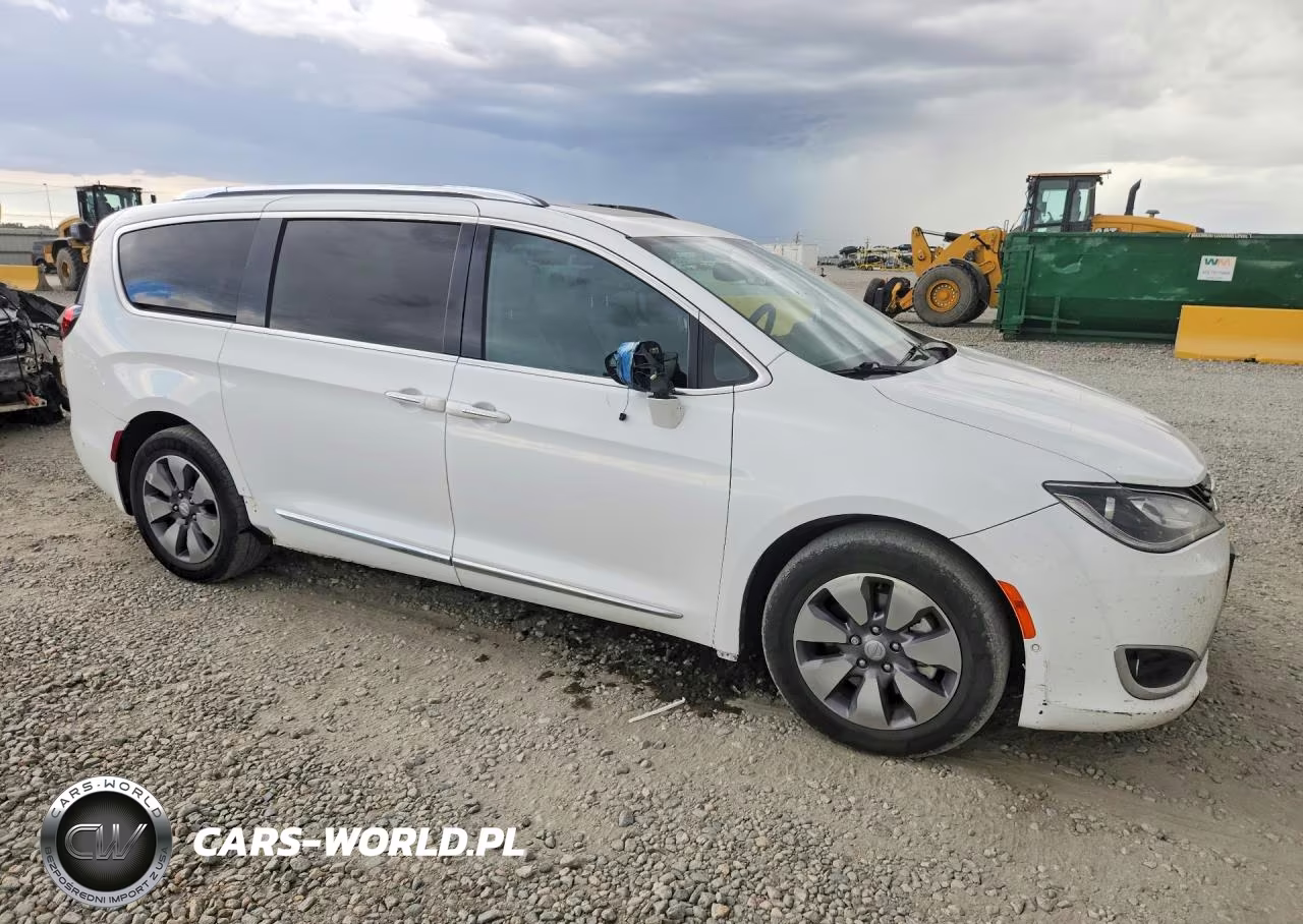 2018 Chrysler Pacifica Hybrid Limited VIN:2C4RC1N79JR359137 - 4