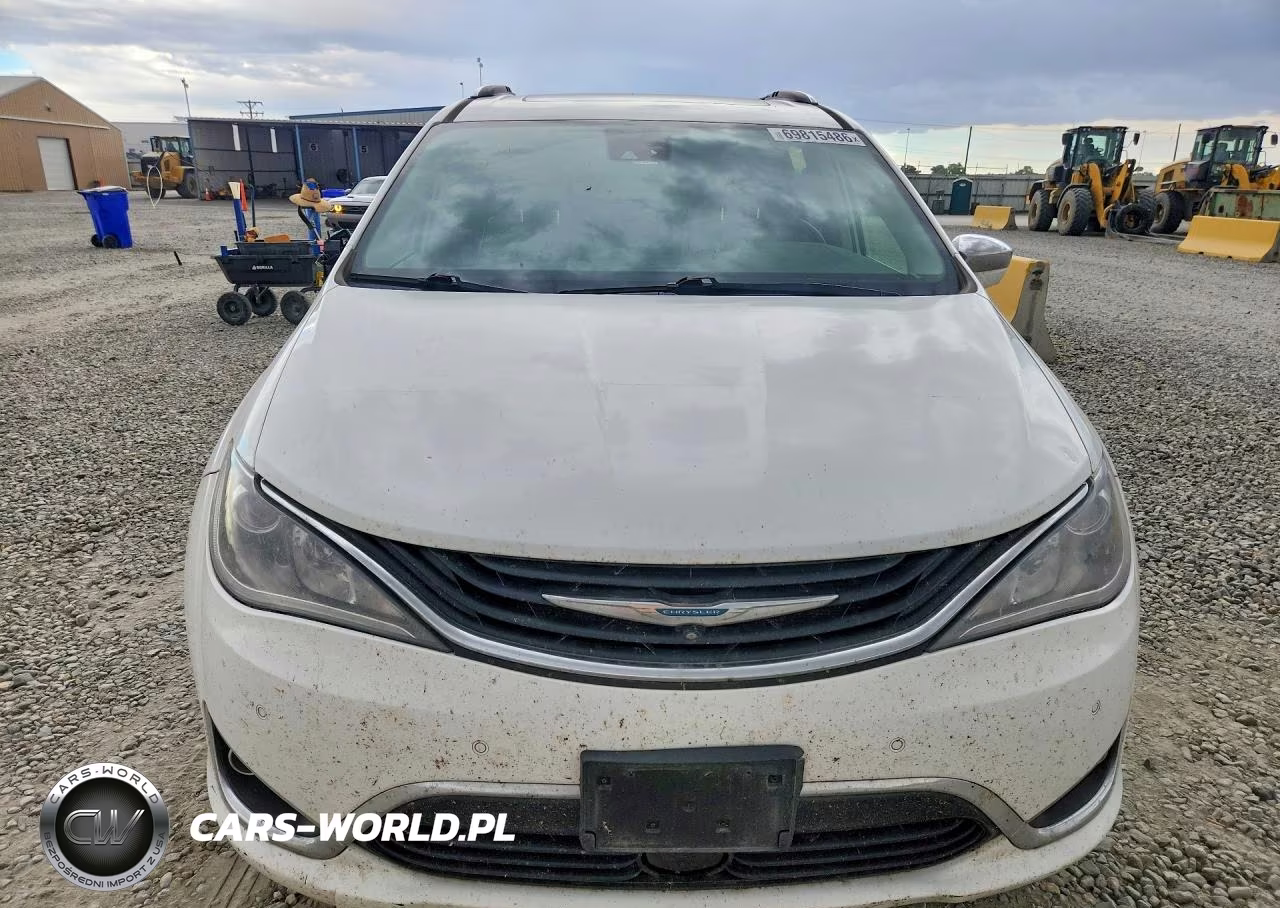 2018 Chrysler Pacifica Hybrid Limited VIN:2C4RC1N79JR359137 - 5