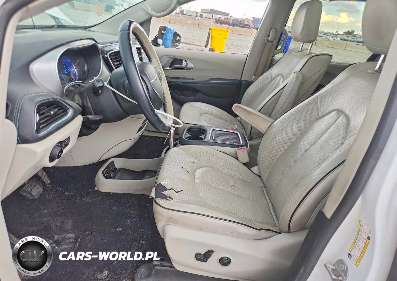 2018 Chrysler Pacifica Hybrid Limited VIN:2C4RC1N79JR359137 - 7