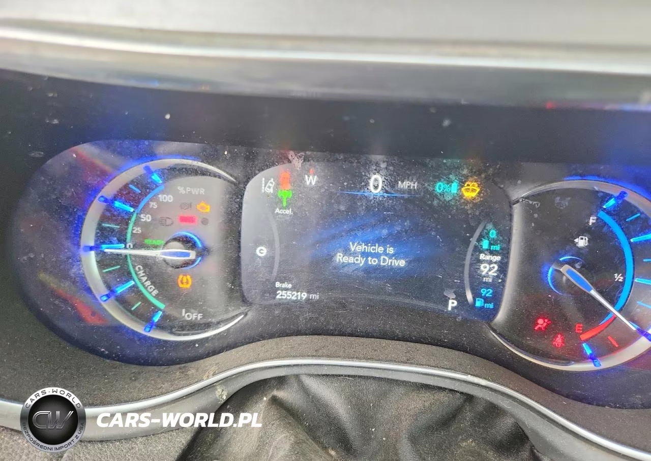2018 Chrysler Pacifica Hybrid Limited VIN:2C4RC1N79JR359137 - 9