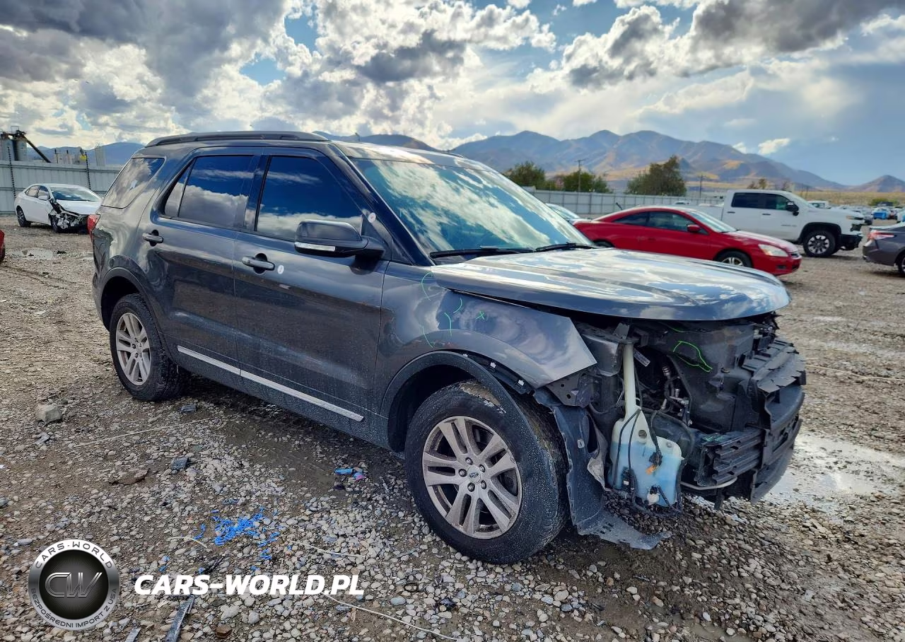 2018 Ford Explorer Xlt VIN:1FM5K8D81JGC15860 - 4