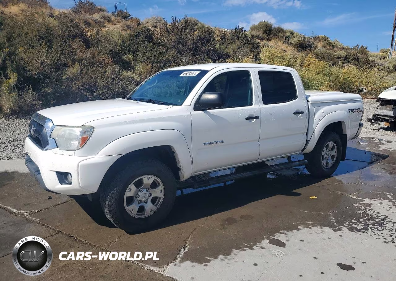 2015 Toyota Tacoma V6 VIN:3TMLU4EN8FM194621 - 1