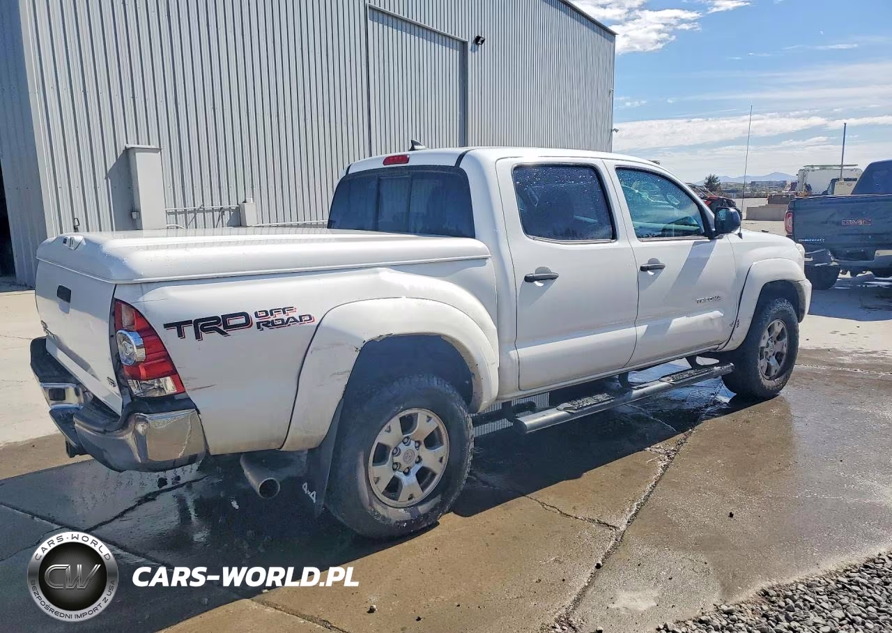 2015 Toyota Tacoma V6 VIN:3TMLU4EN8FM194621 - 3