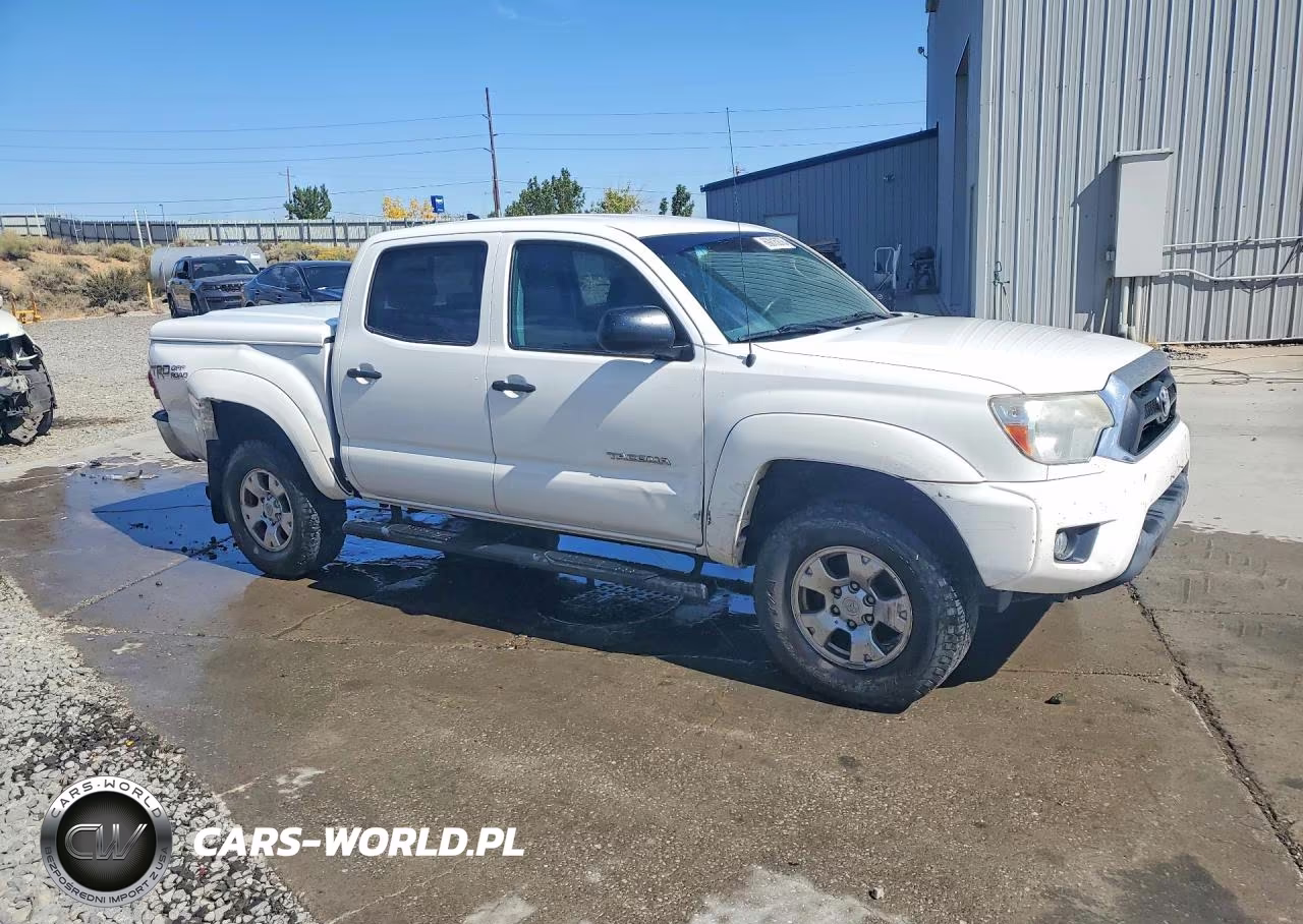 2015 Toyota Tacoma V6 VIN:3TMLU4EN8FM194621 - 4