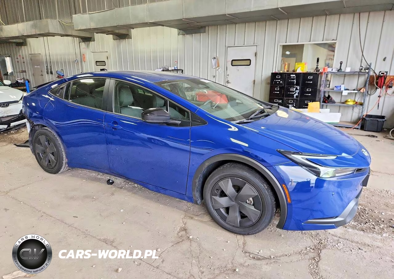 2026 Toyota Prius Le VIN:JTDACAAU9T3076502 - 4