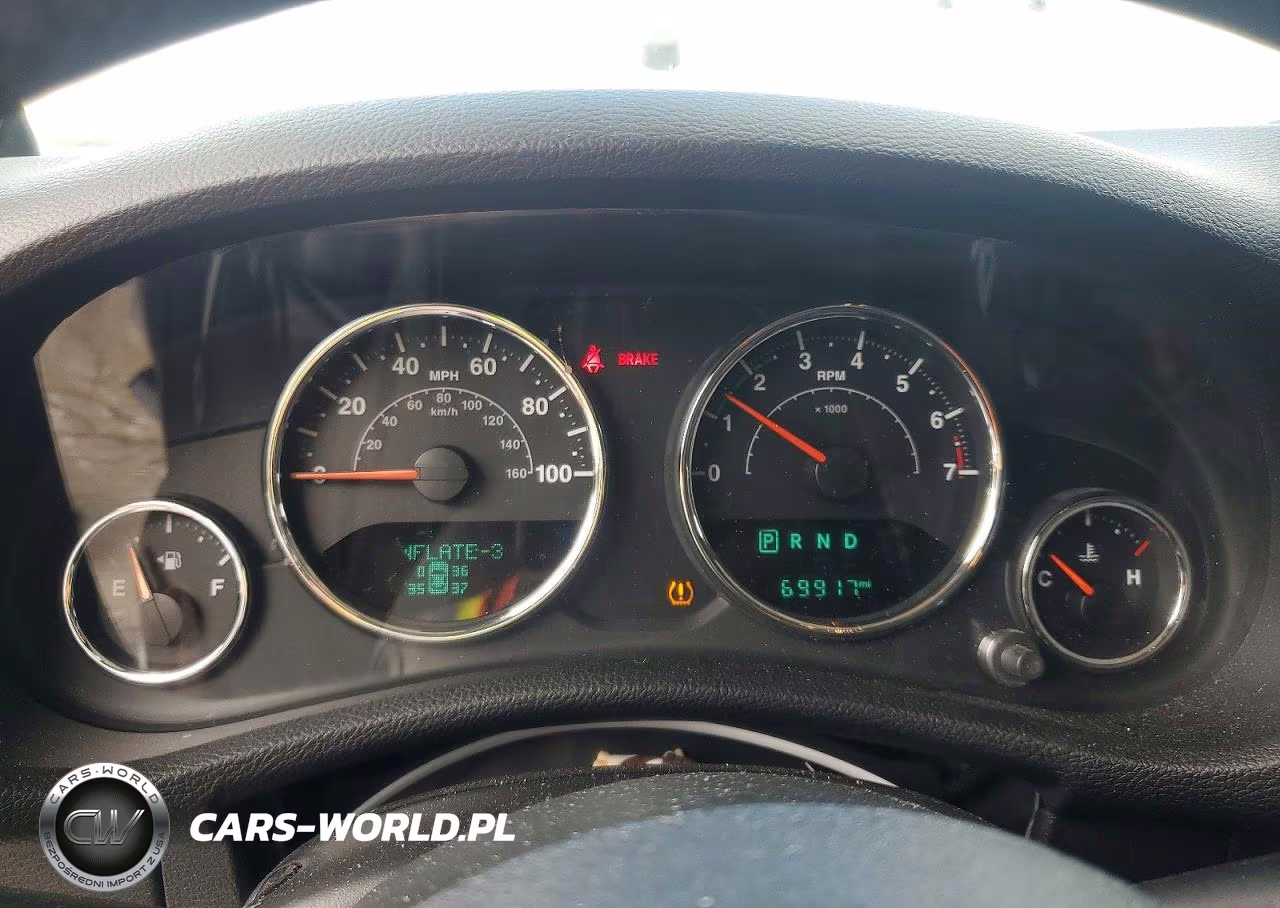 2014 Jeep Wrangler Unlimited Sahara VIN:1C4BJWEG2EL309876 - 9