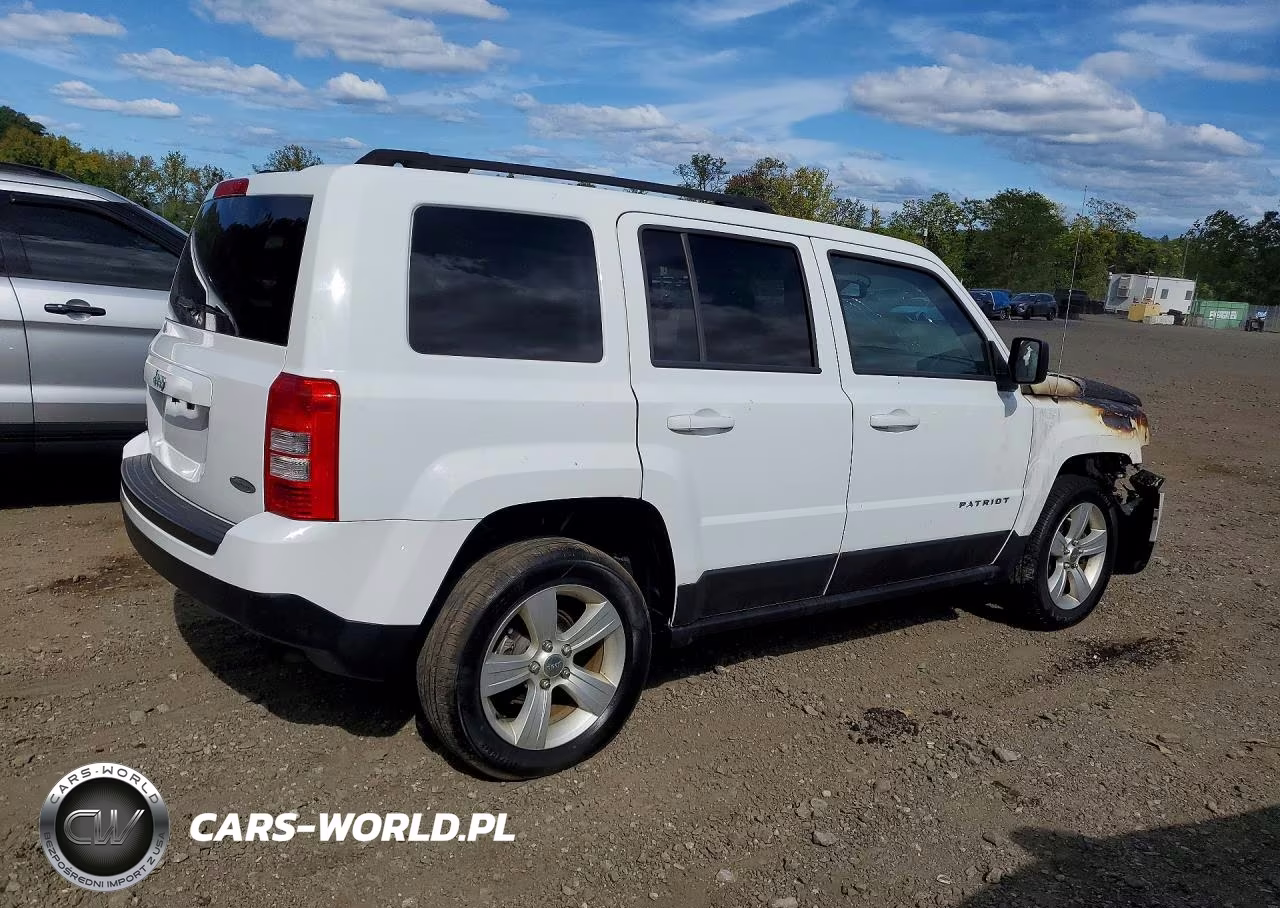 2016 Jeep Patriot Latitude VIN:1C4NJRFB1GD598294 - 3