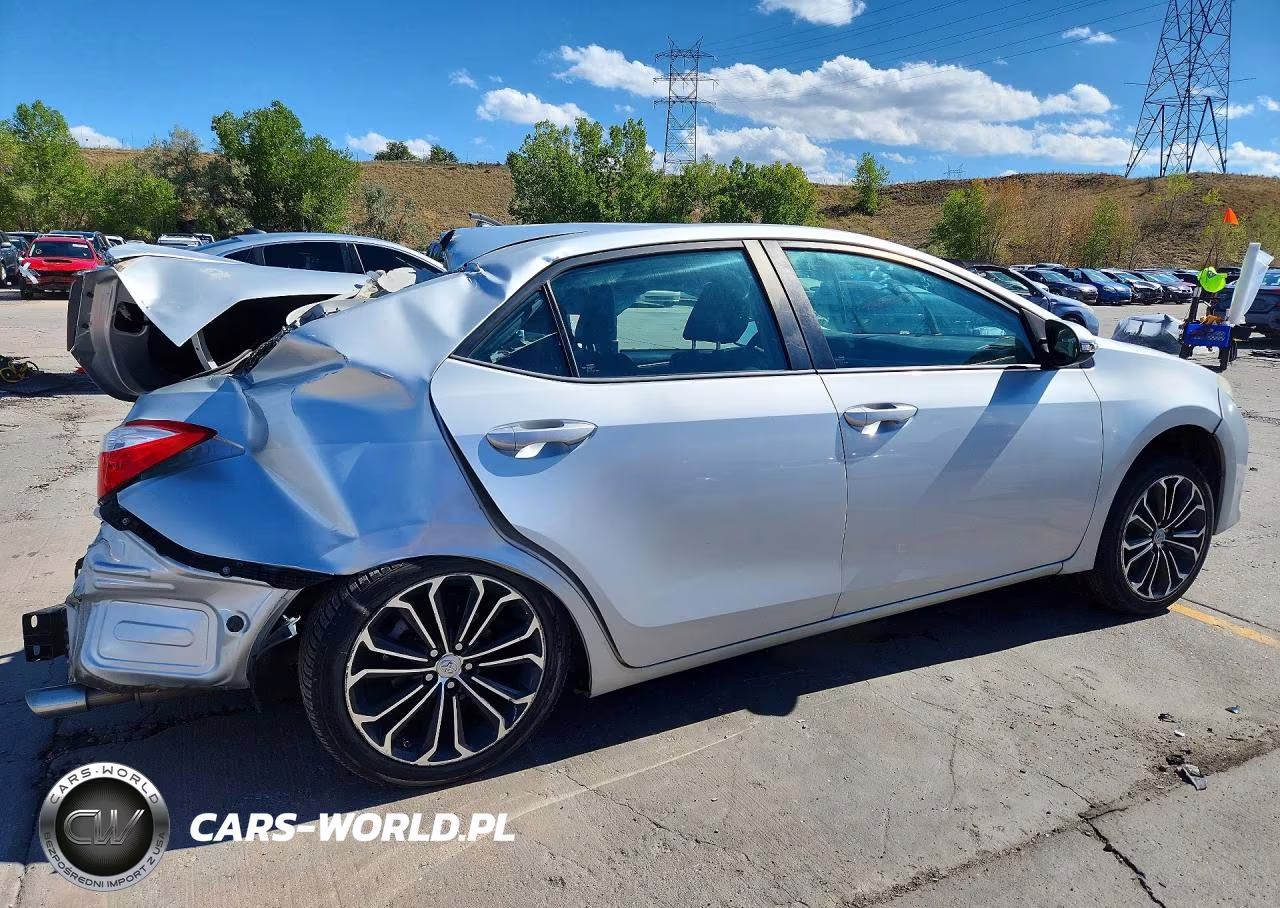 2015 Toyota Corolla S Plus VIN:5YFBURHE4FP275192 - 3
