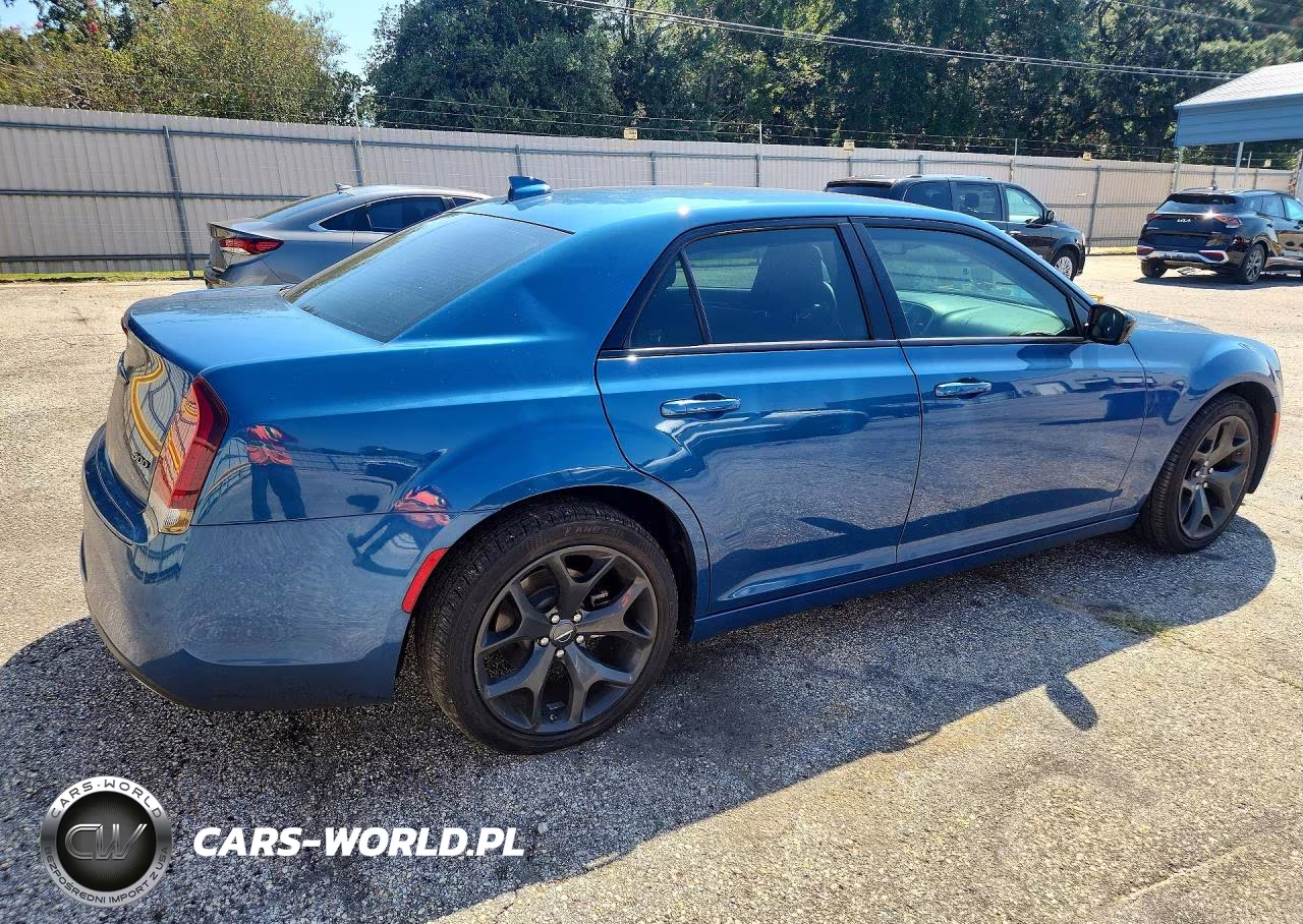 2022 Chrysler 300 Touring VIN:2C3CCAAG7NH139488 - 3