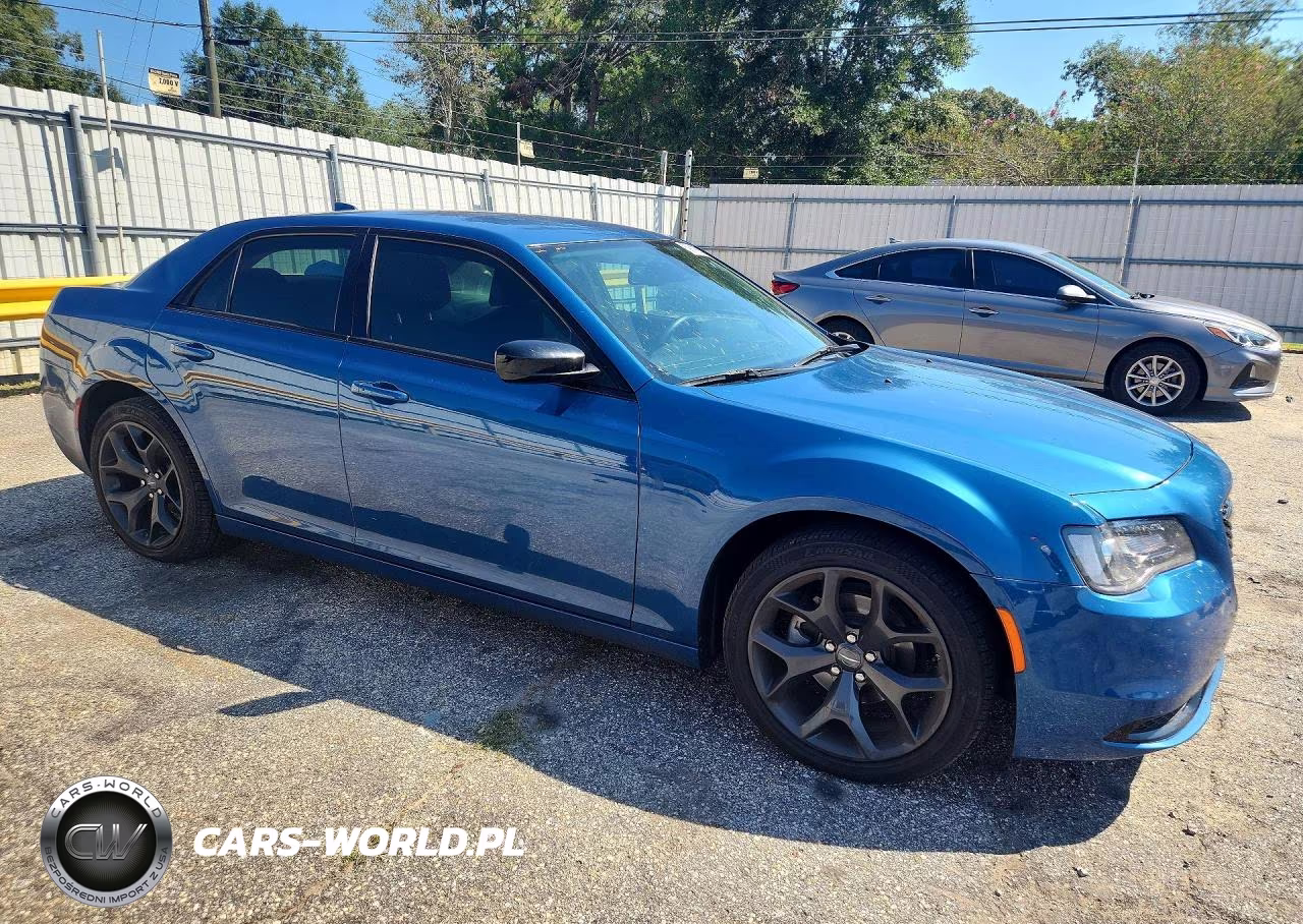 2022 Chrysler 300 Touring VIN:2C3CCAAG7NH139488 - 4