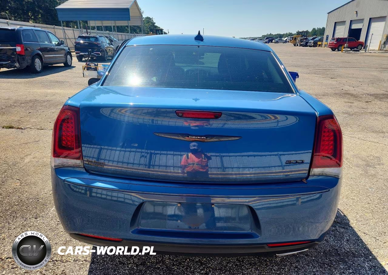 2022 Chrysler 300 Touring VIN:2C3CCAAG7NH139488 - 6