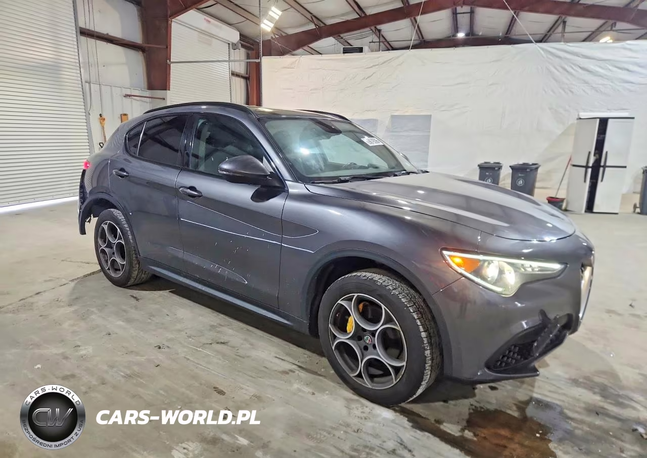 2018 Alfa Romeo Stelvio Sport VIN:ZASFAKPNXJ7B83461 - 4