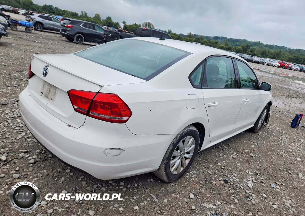 2013 Volkswagen Passat S VIN:1VWAH7A33DC057843 - 3