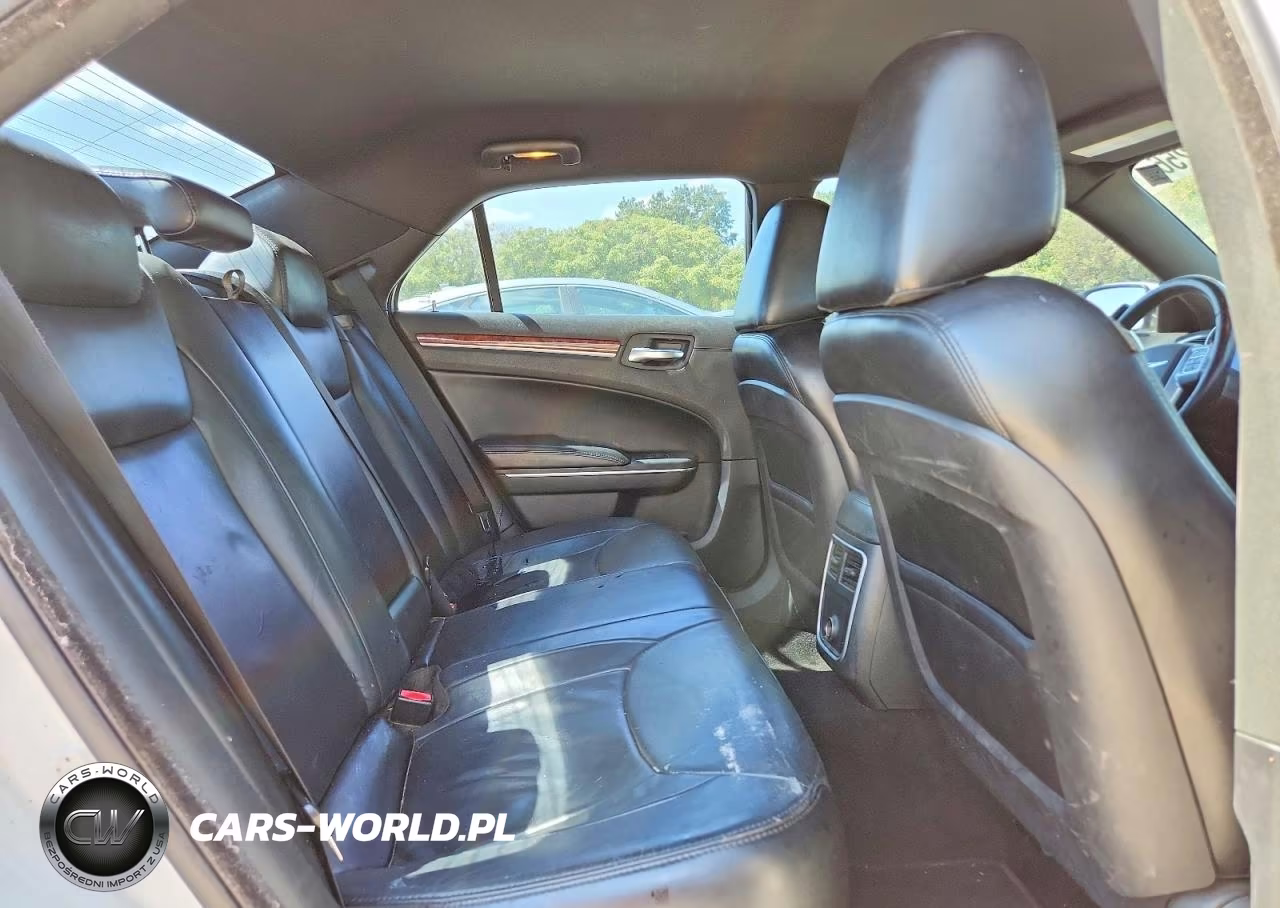 2014 Chrysler 300 VIN:2C3CCAAG3EH335945 - 10