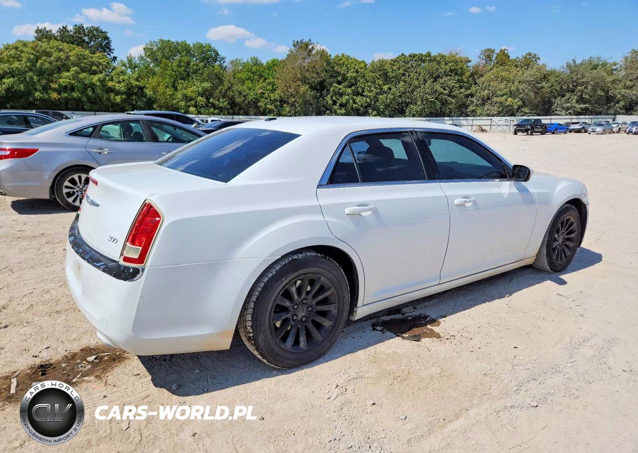 2014 Chrysler 300 VIN:2C3CCAAG3EH335945 - 3