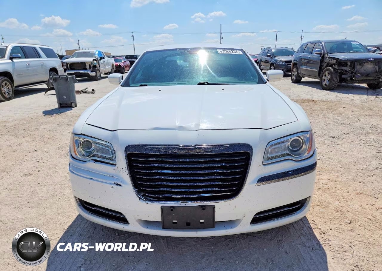 2014 Chrysler 300 VIN:2C3CCAAG3EH335945 - 5