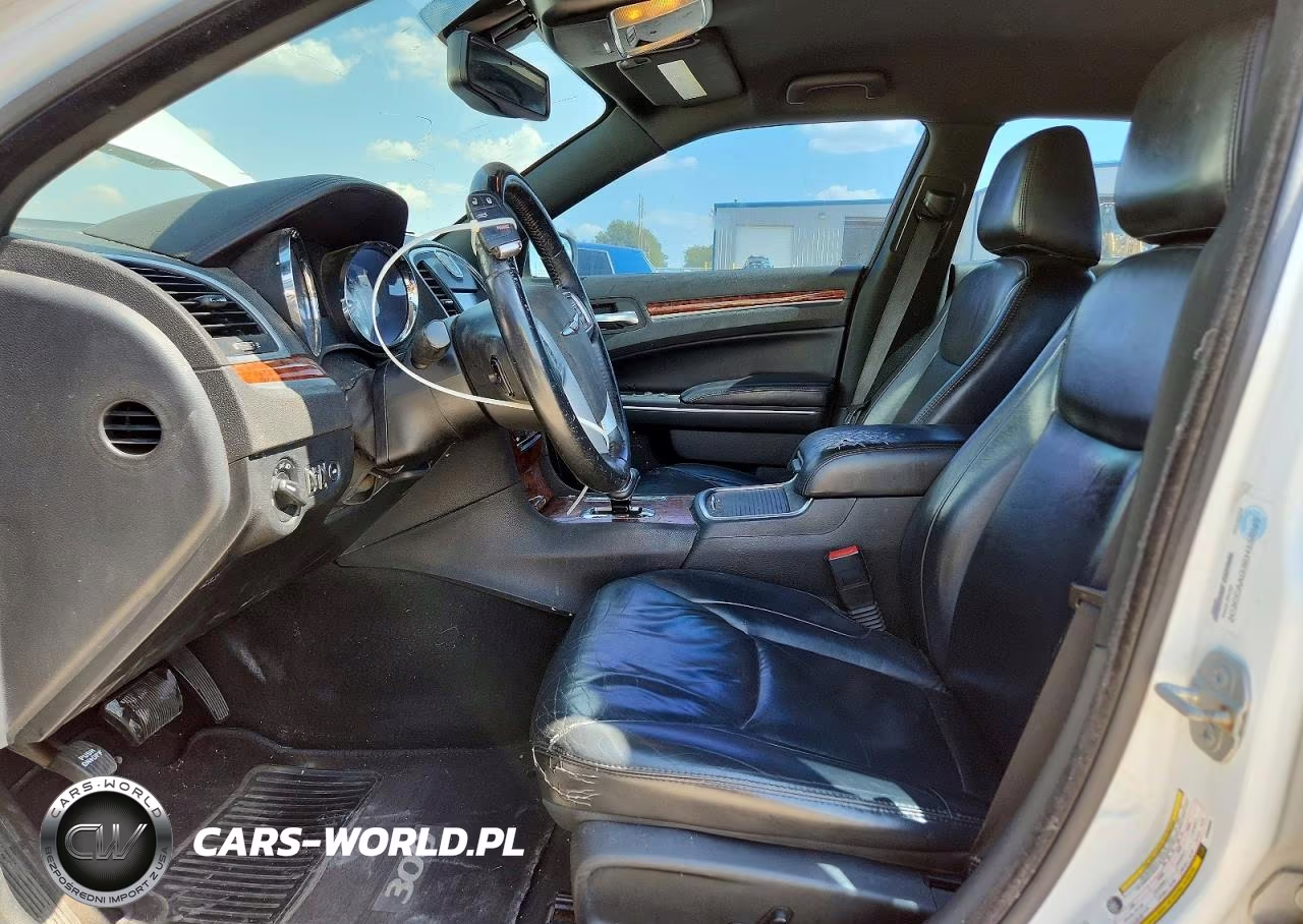 2014 Chrysler 300 VIN:2C3CCAAG3EH335945 - 7
