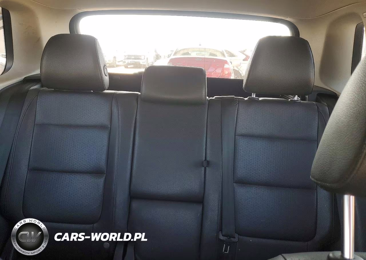 2016 Volkswagen Tiguan S VIN:WVGAV7AX7GW051072 - 10