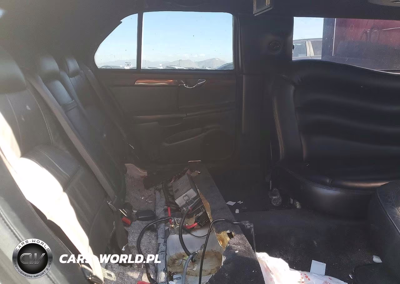 2005 Cadillac Professional Chassis VIN:1GEEH90Y55U550357 - 10