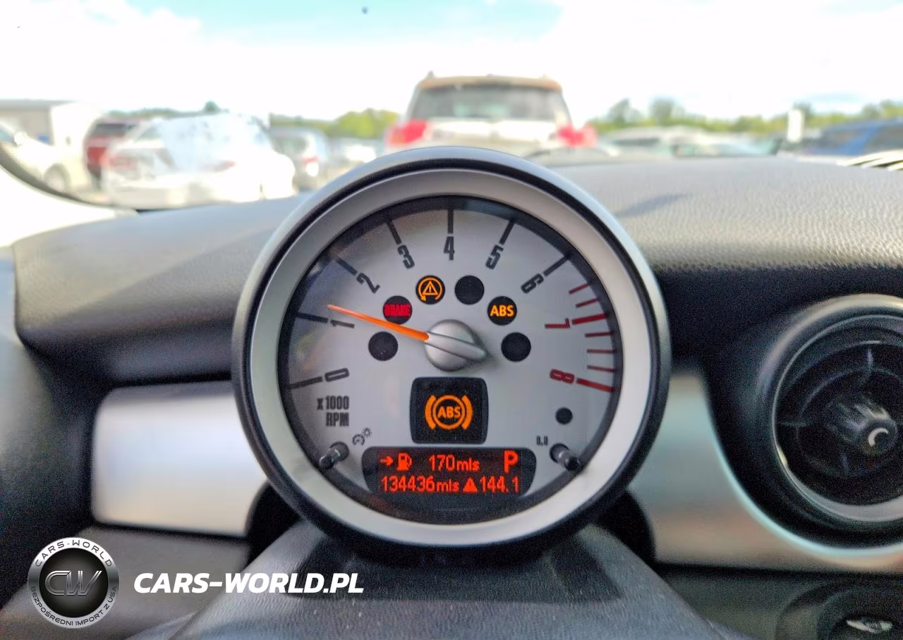 2010 Mini Cooper S Clubman VIN:WMWMM3C58ATP94032 - 9