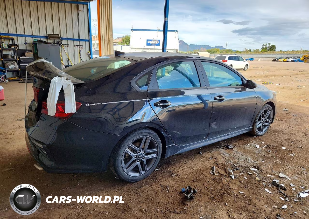 2021 Kia Forte Gt Line VIN:3KPF34AD7ME310847 - 3