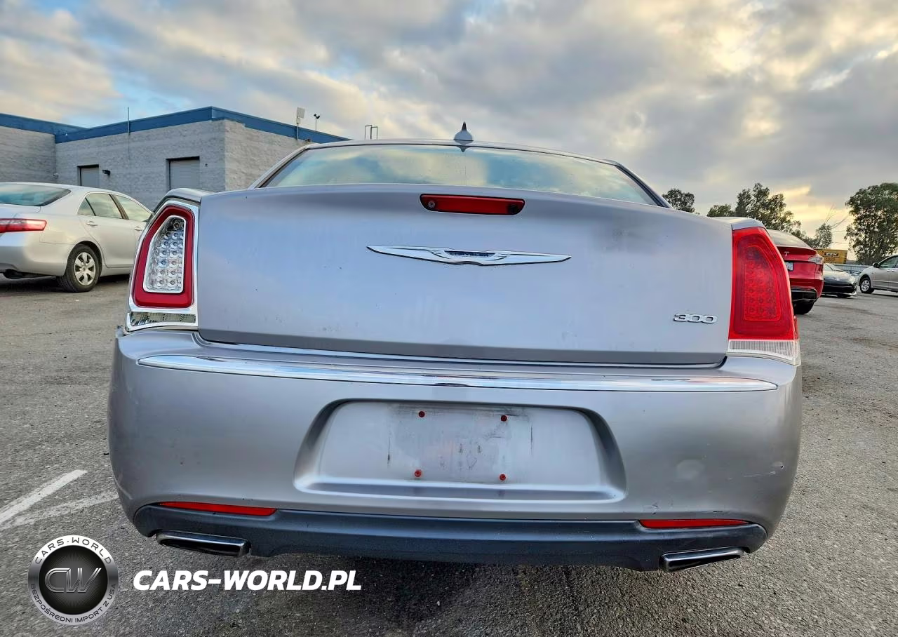 2015 Chrysler 300 Limited VIN:2C3CCAAGXFH930776 - 6