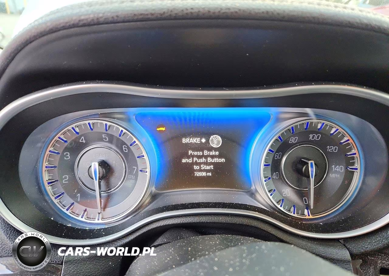 2015 Chrysler 300 Limited VIN:2C3CCAAGXFH930776 - 9