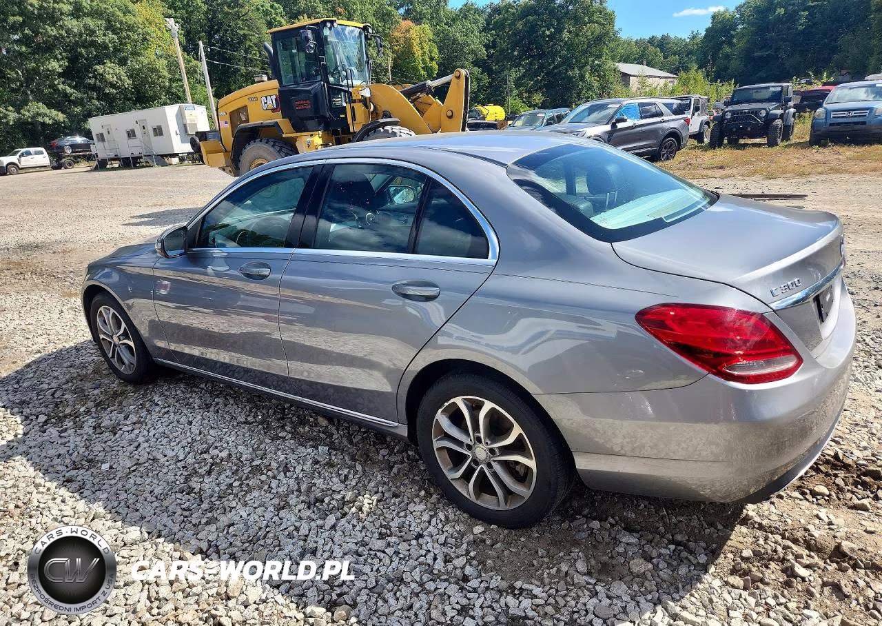 2015 Mercedes-Benz C 300 4Matic VIN:55SWF4KBXFU095352 - 2
