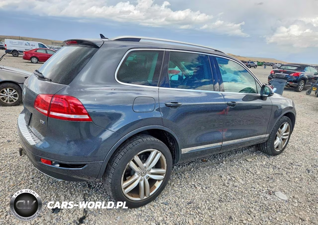 2014 Volkswagen Touareg V6 Tdi VIN:WVGEP9BP7ED001478 - 3