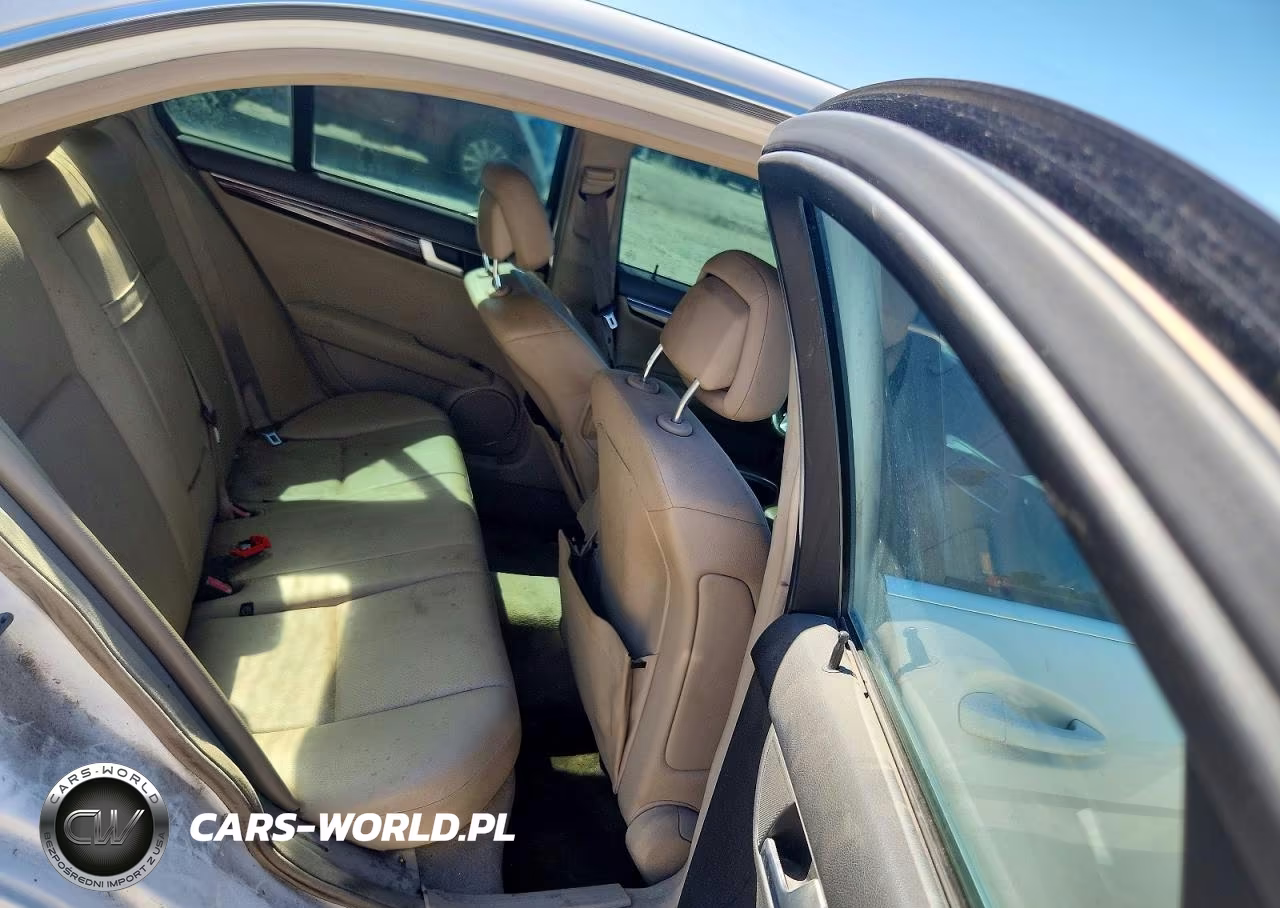 2013 Mercedes-Benz C 250 VIN:WDDGF4HB3DR293829 - 10