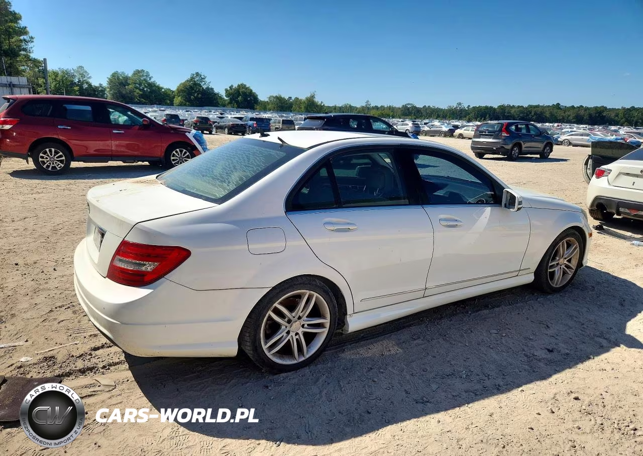 2013 Mercedes-Benz C 250 VIN:WDDGF4HB3DR293829 - 3