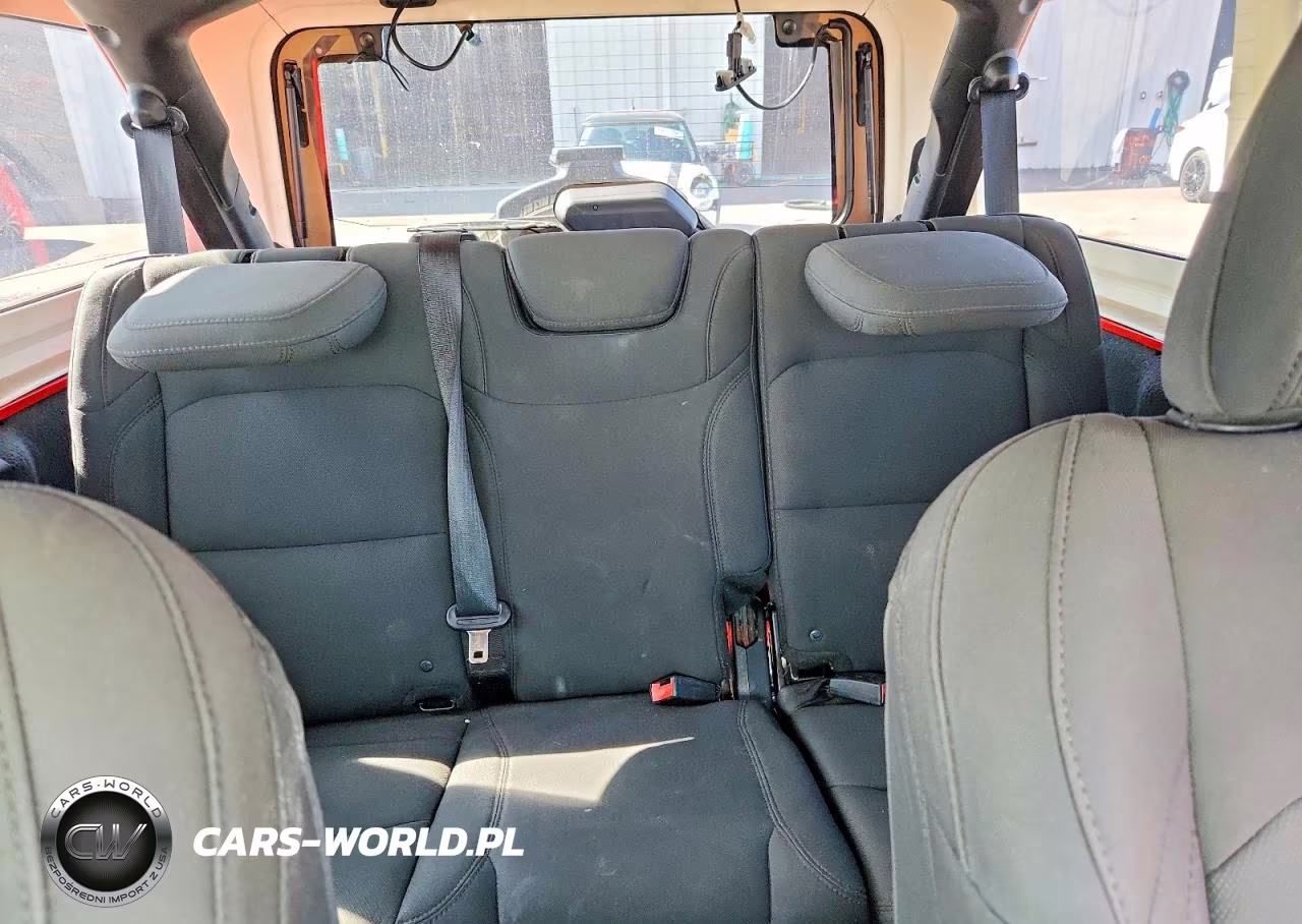 2018 Jeep Wrangler Unlimited Sport VIN:1C4HJXDG7JW179412 - 10
