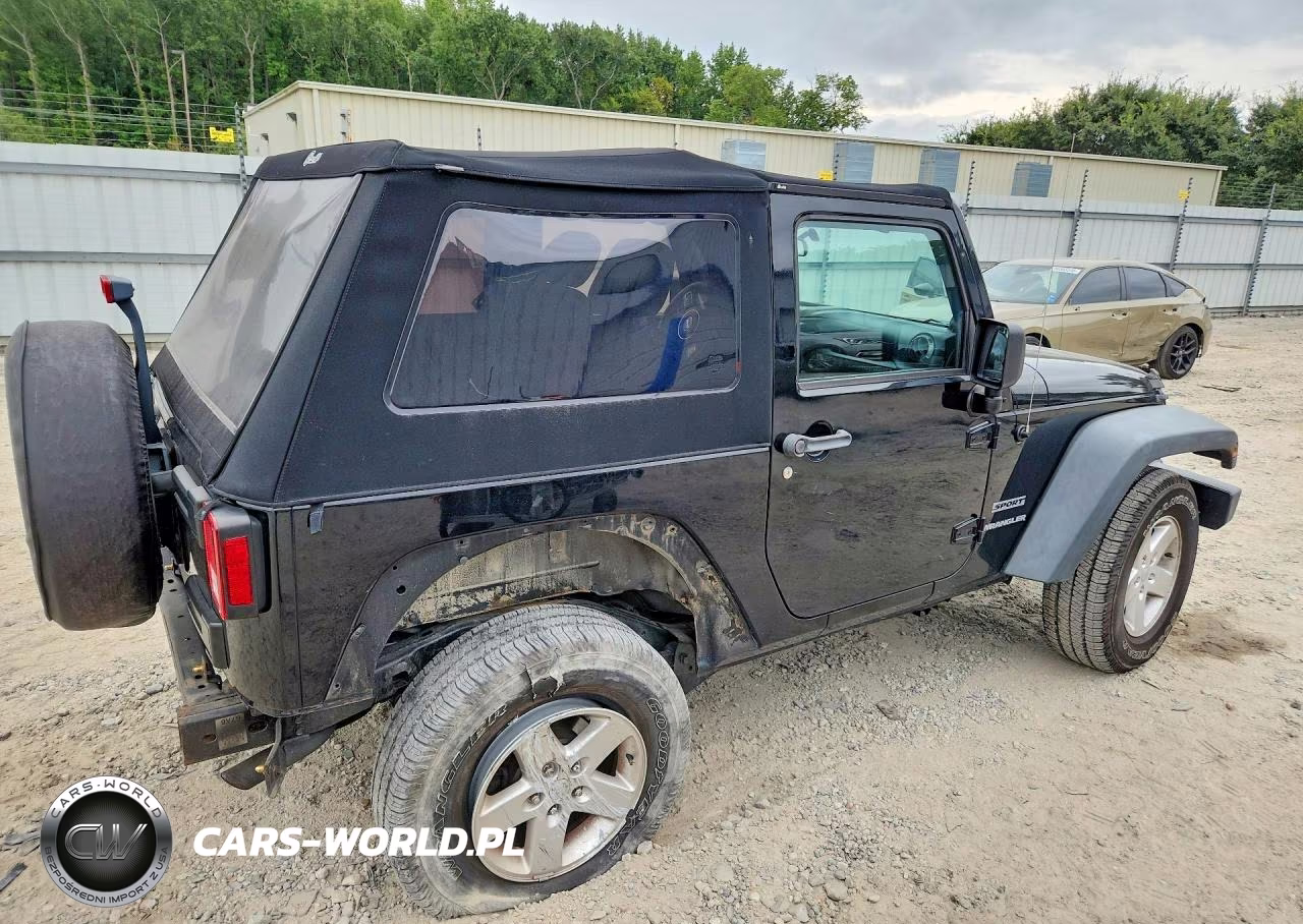 2011 Jeep Wrangler Sport VIN:1J4AA2D10BL579664 - 3