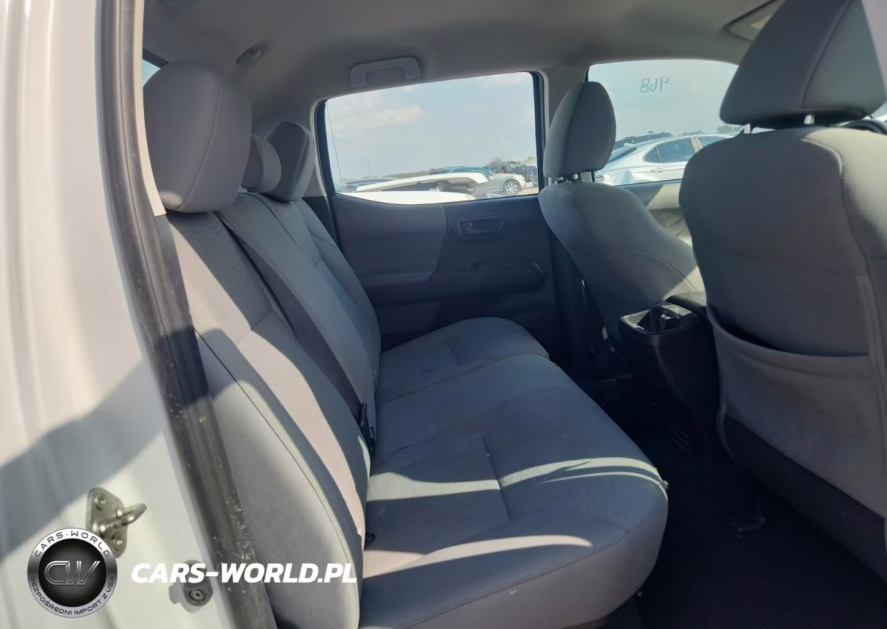 2018 Toyota Tacoma Sr VIN:5TFAX5GN3JX113786 - 10