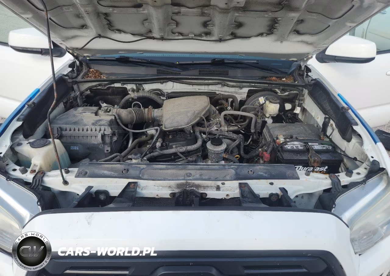 2018 Toyota Tacoma Sr VIN:5TFAX5GN3JX113786 - 11