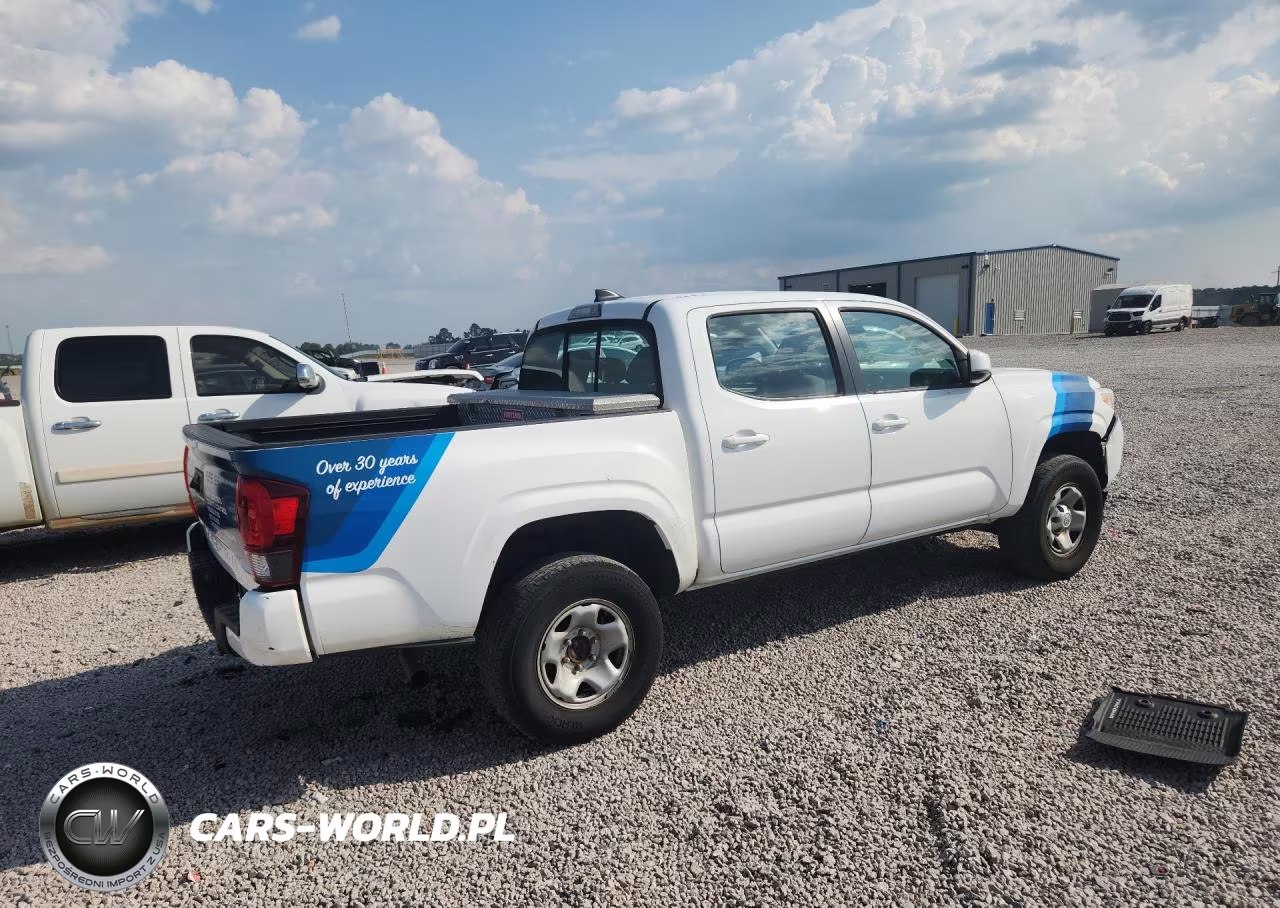 2018 Toyota Tacoma Sr VIN:5TFAX5GN3JX113786 - 3