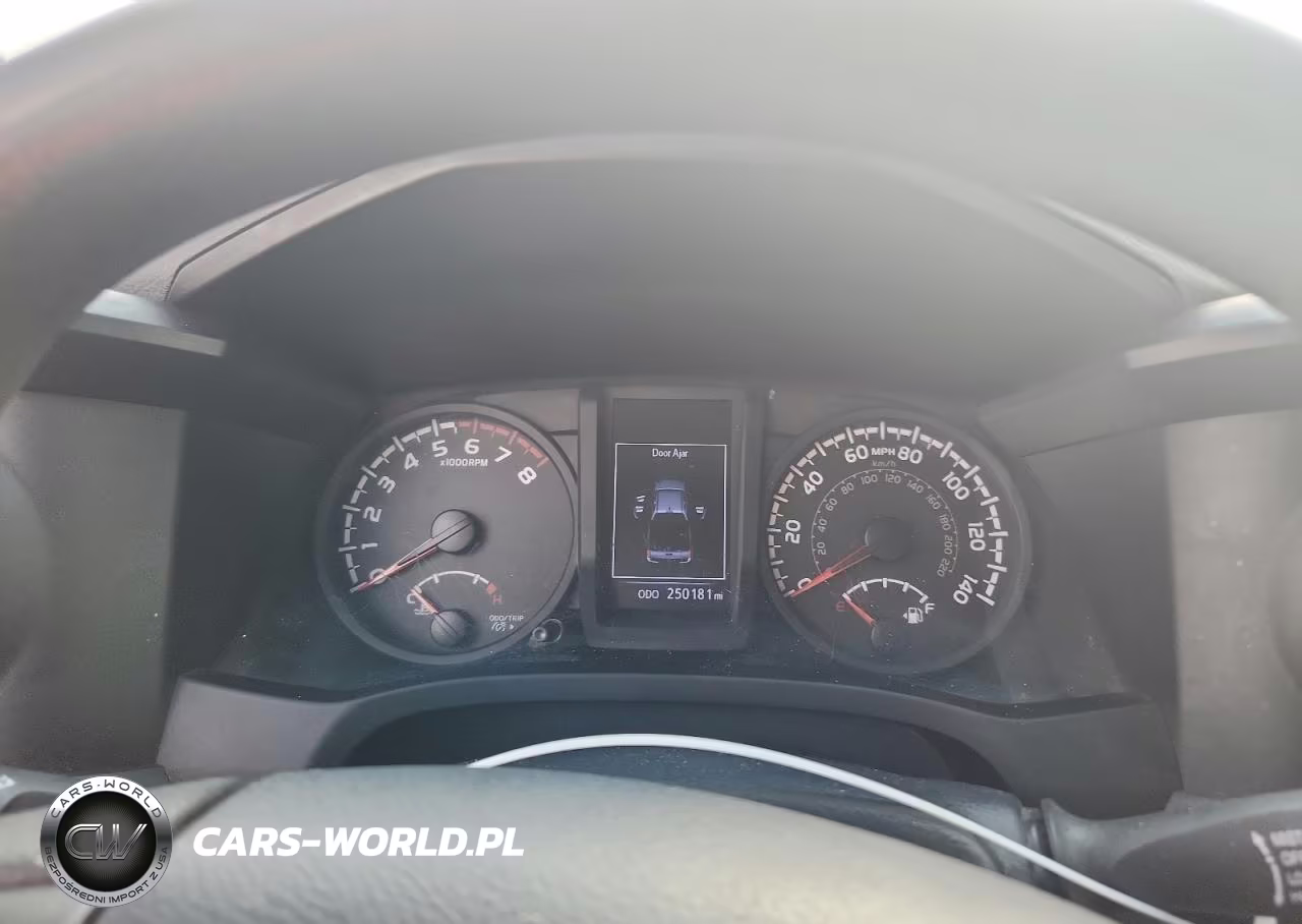 2018 Toyota Tacoma Sr VIN:5TFAX5GN3JX113786 - 9
