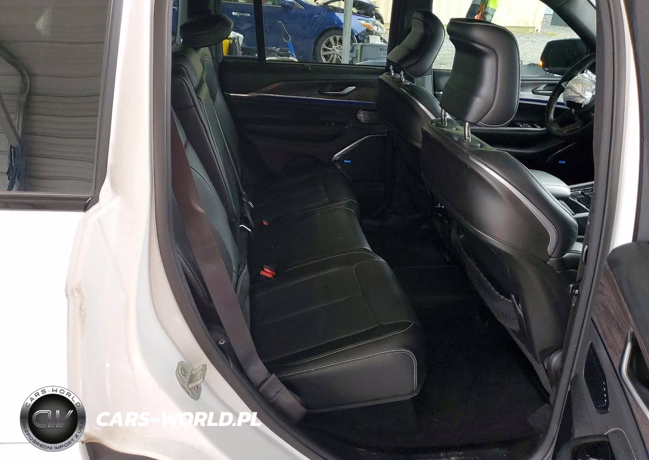 2023 Jeep Grand Cherokee Overland VIN:1C4RJHDG0PC670523 - 11