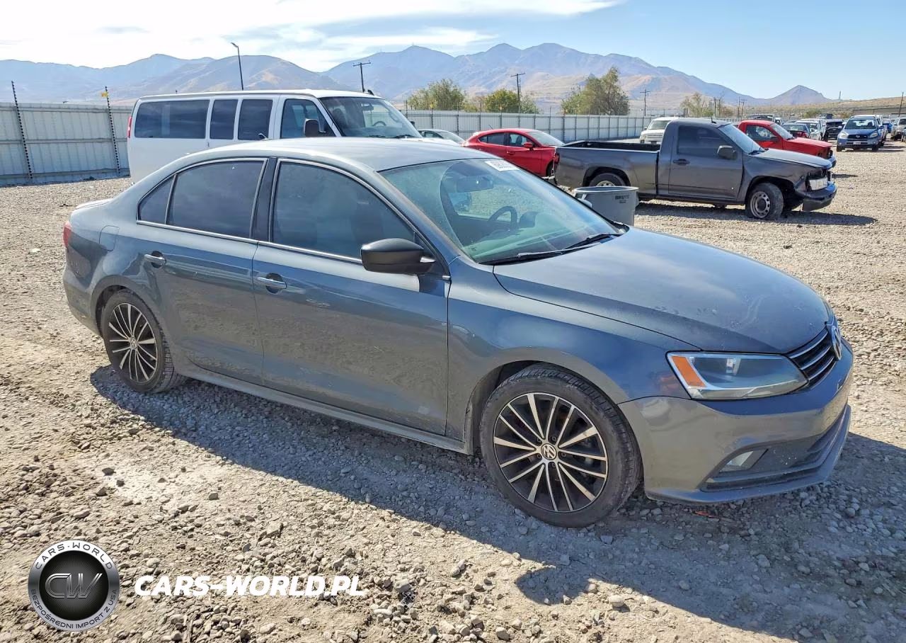2016 Volkswagen Jetta Sport VIN:3VWD17AJ2GM295802 - 4