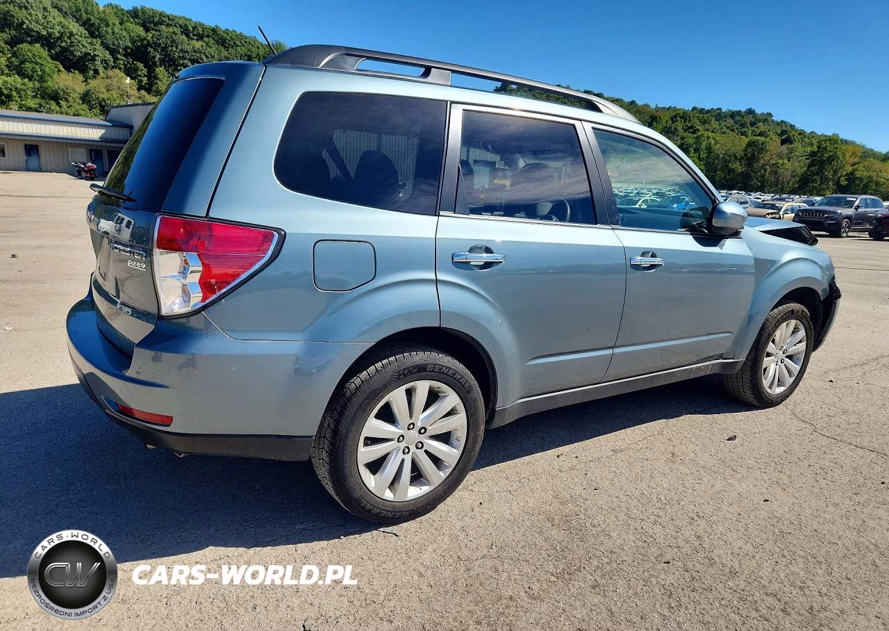 2011 Subaru Forester 2.5X Premium VIN:JF2SHADC1BH750587 - 3