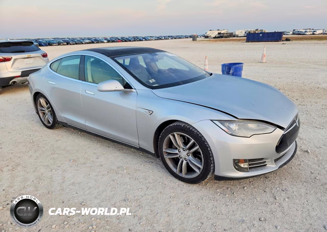 2013 Tesla Model S VIN:5YJSA1CN0DFP17301 - 4