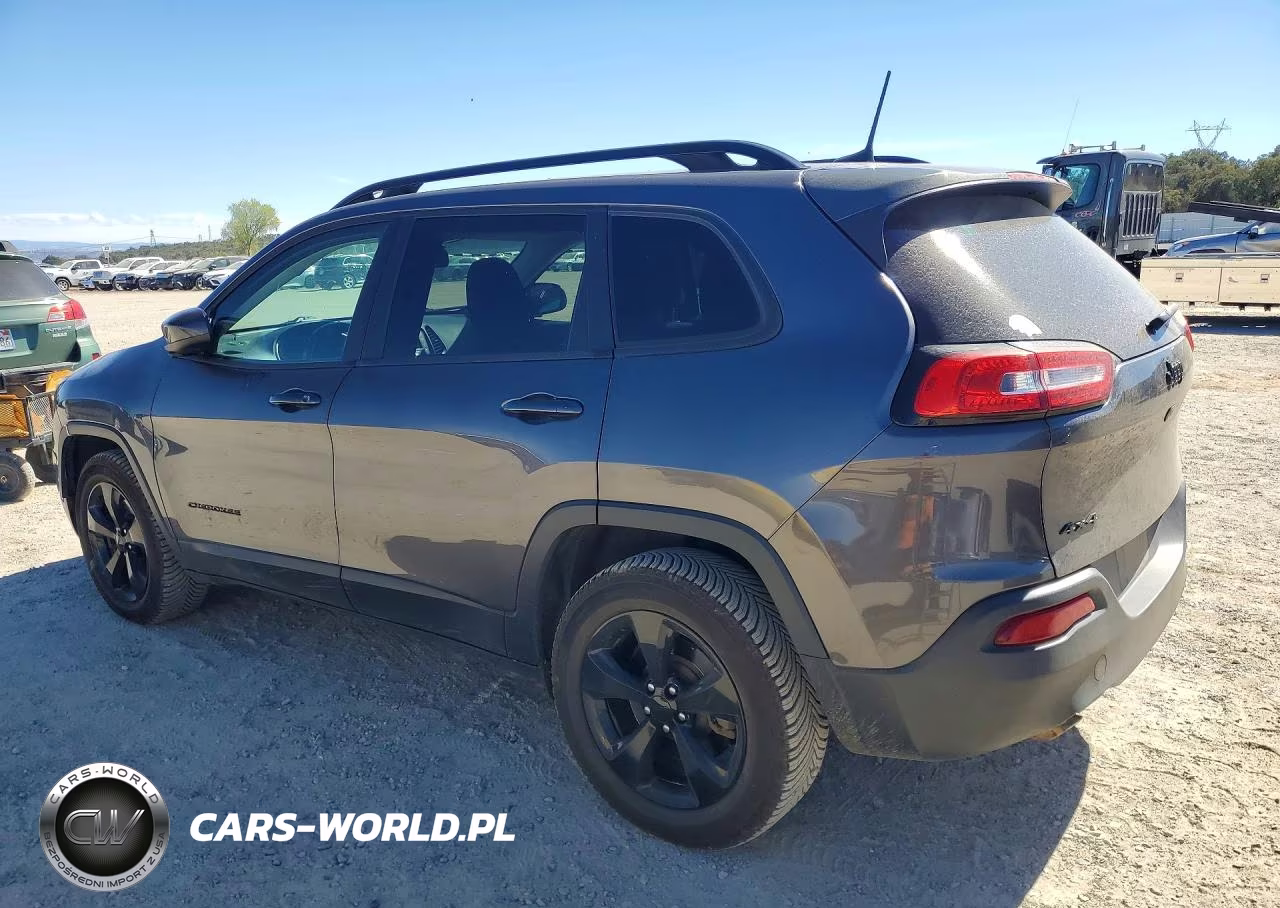 2018 Jeep Cherokee Latitude VIN:1C4PJMCB4JD586387 - 2