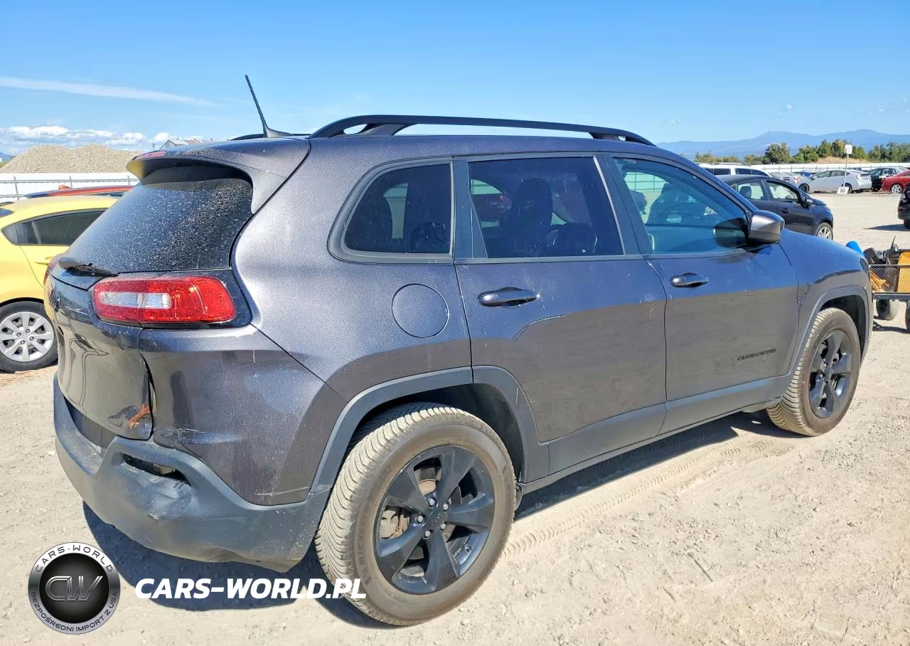 2018 Jeep Cherokee Latitude VIN:1C4PJMCB4JD586387 - 3