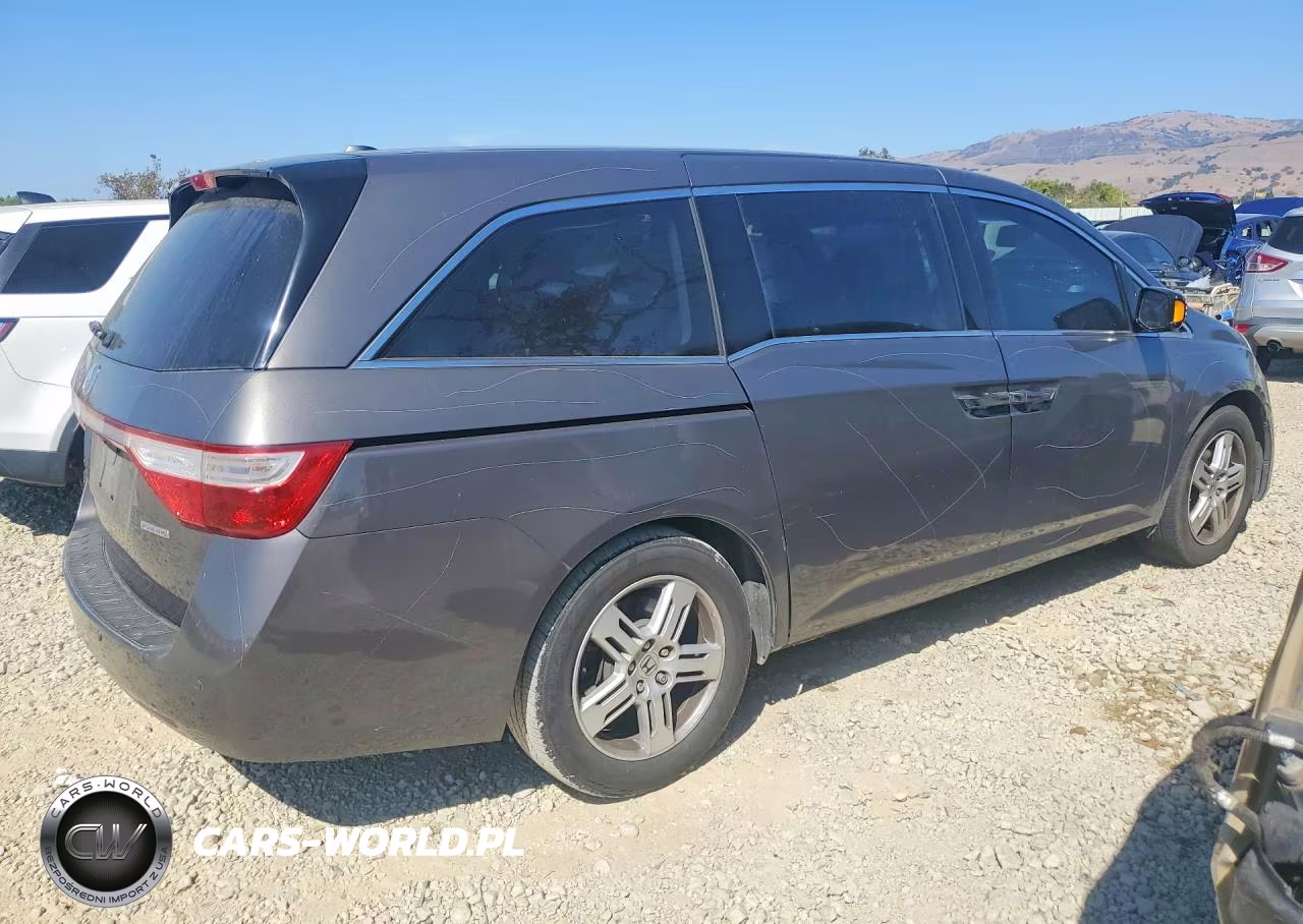2013 Honda Odyssey Touring VIN:5FNRL5H95DB015177 - 3